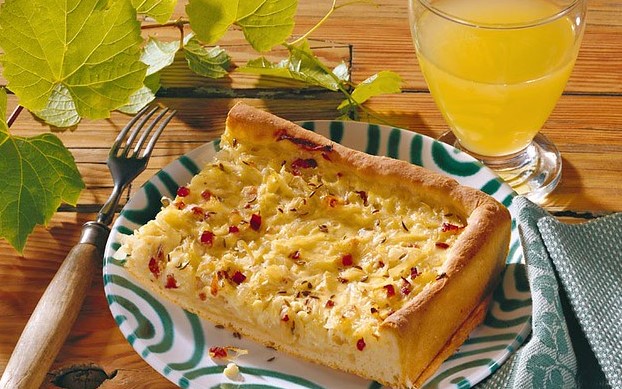 3Zwiebelkuchen and Federweisser