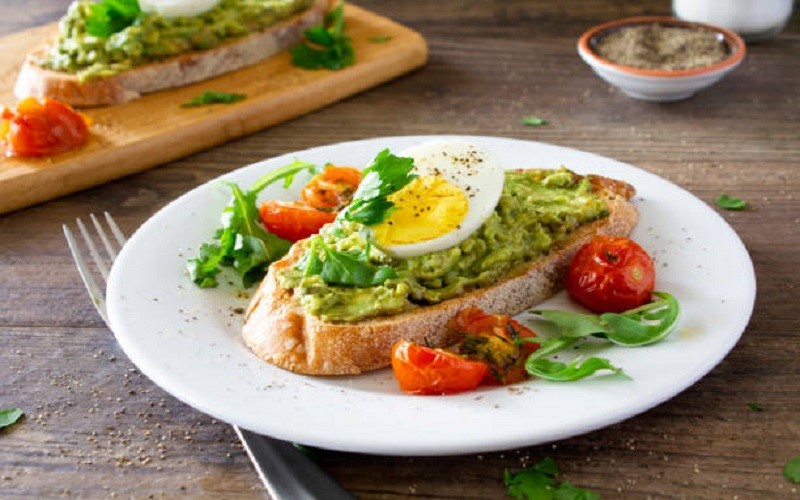 Avocado-Toast-with-Fresh-Cheese-2