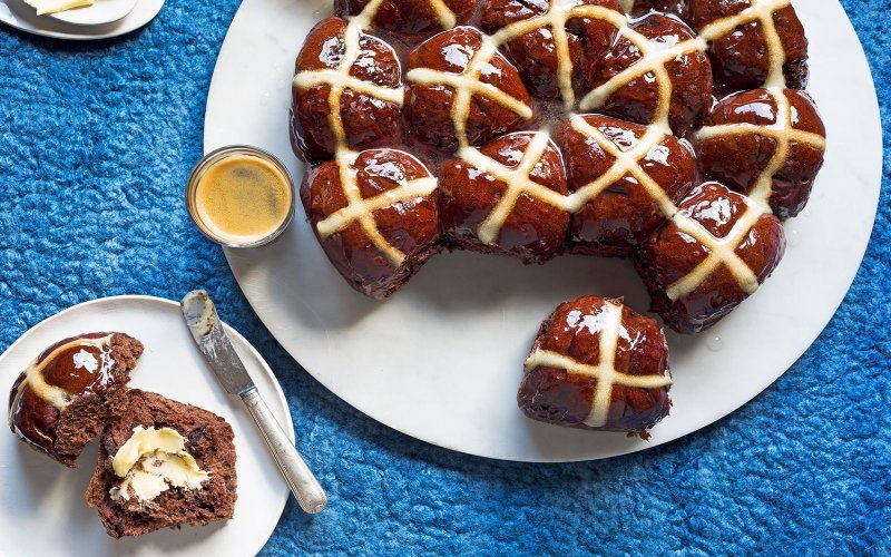 chocolate-hot-cross-buns
