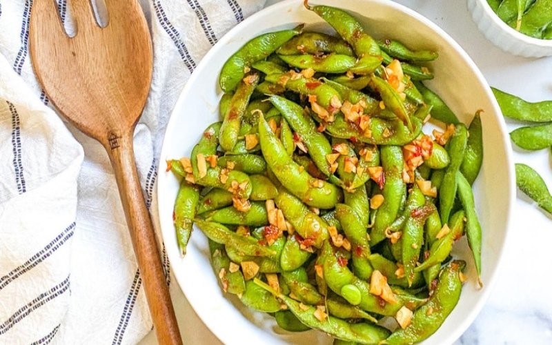Edamame with Spicy Garlic Sauce
