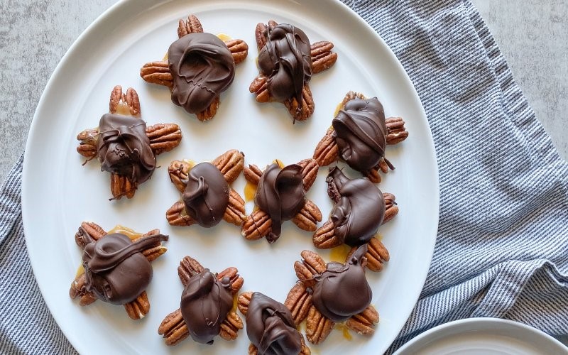 Homemade Caramel Turtles