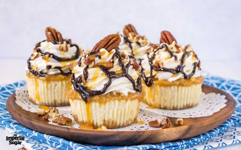 Mini Turtle Cheesecakes