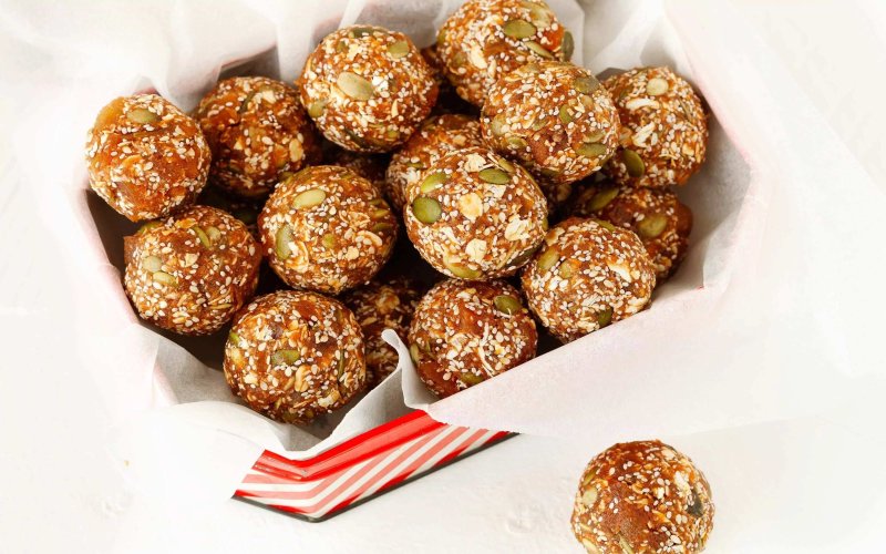 apricot-and-almond-cheesecake-balls apricot-and-almond-cheesecake-balls