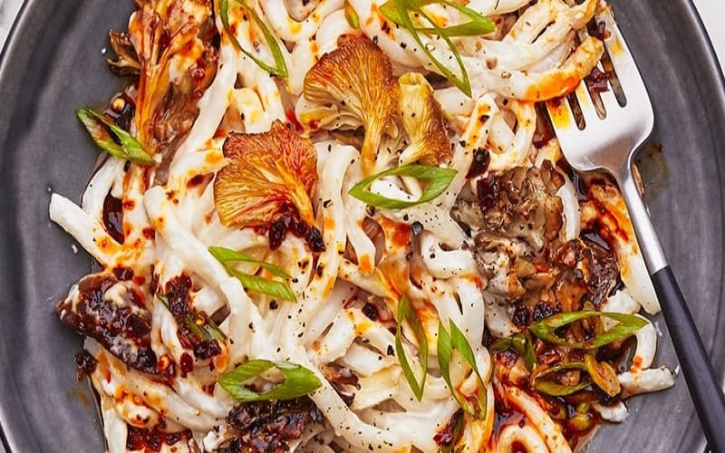 creamy-cashew-udon-with-crispy-mushrooms creamy-cashew-udon-with-crispy-mushrooms