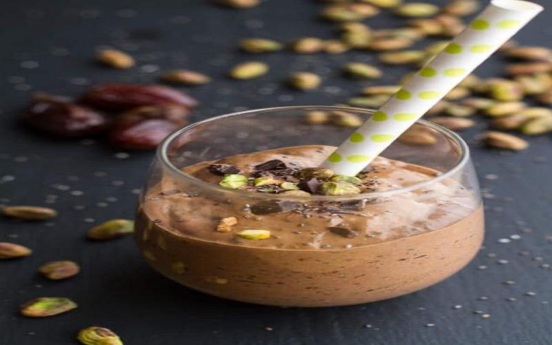 creamy-thick-chocolate-pistachio-chia-shake