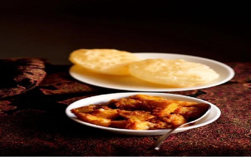 luchi-with-aloo-dum