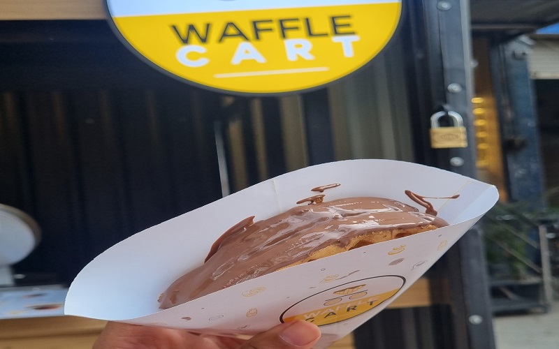 red-velvet-waffle-from-waffle-cart