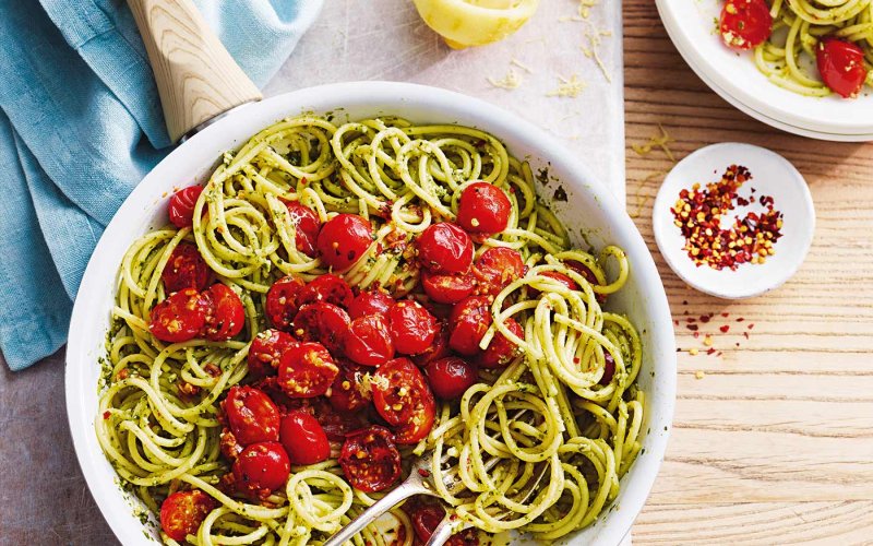 spaghetti-with-tomato-and-walnut-pesto spaghetti-with-tomato-and-walnut-pesto
