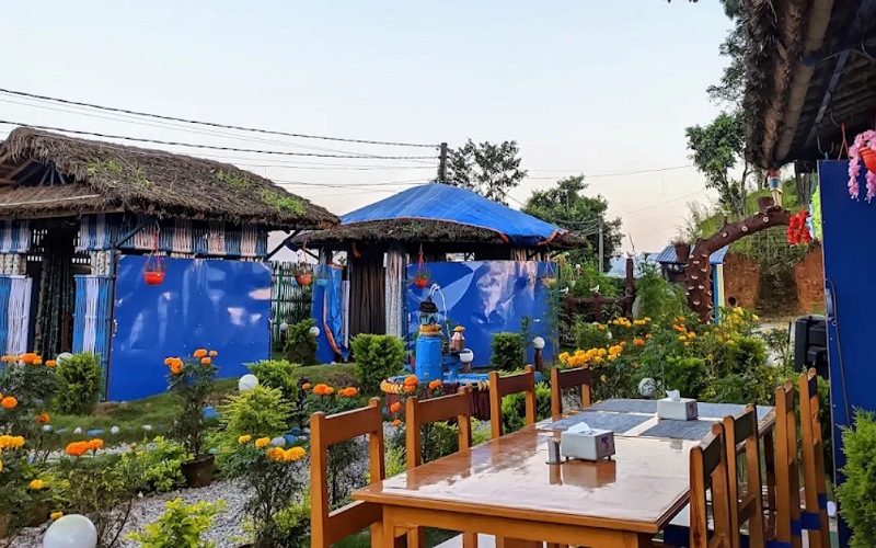 Tree House Restaurant Cottage Bar