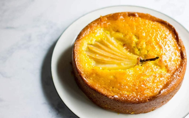 saffron-bundt-cake-with-pears