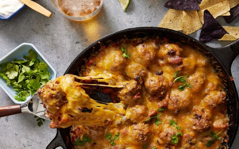 skillet-chili-and-meatballs