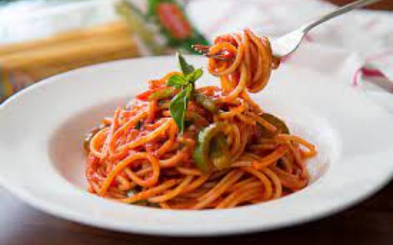 spaghetti-in-creamy-tomato-sauce