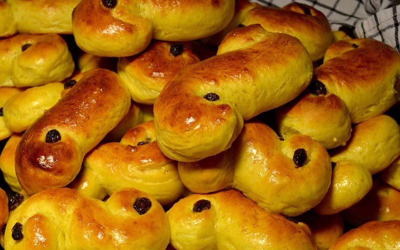 swedish-saffron-buns
