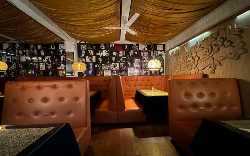 the-square-family-restaurant-and-bar