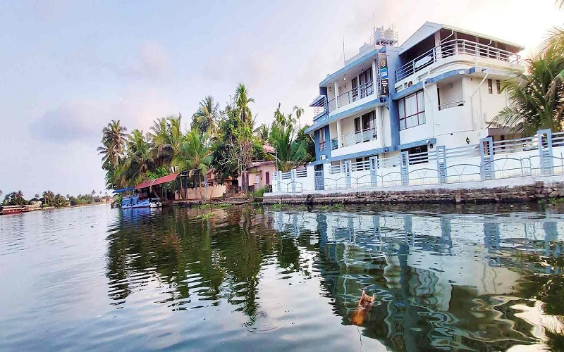 captains-cabin-luxury-backwater-resort