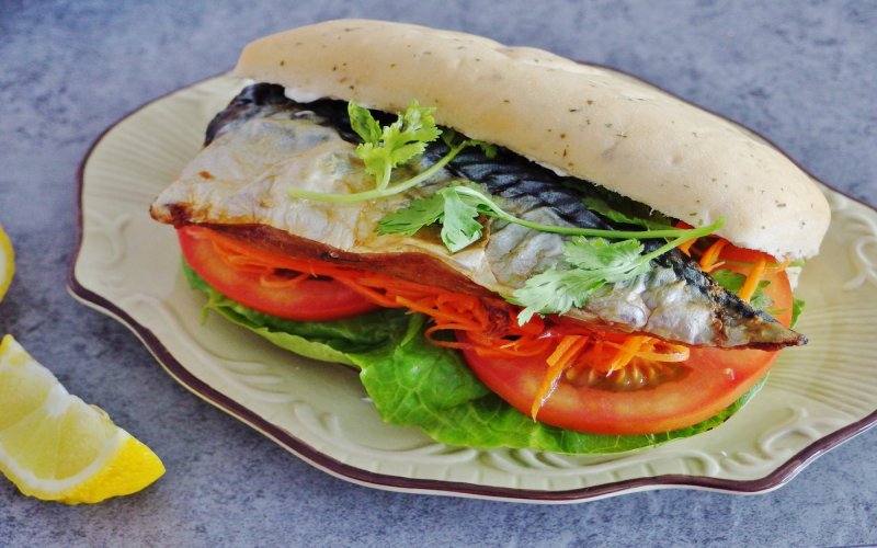 istanbuls-mackerel-sandwich