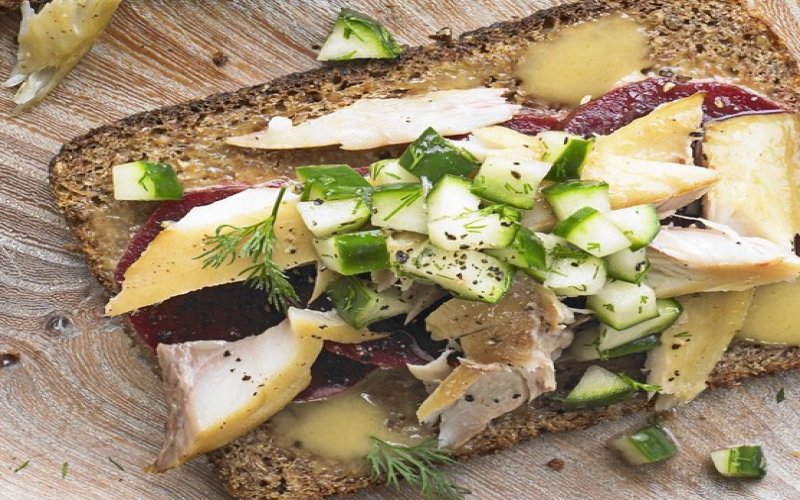 mackerel-beetroot-and-cucumber-tartine