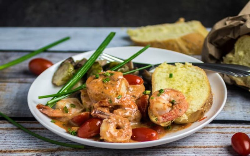 shrimp-and-scallops-in-creamy-marinara-sauce
