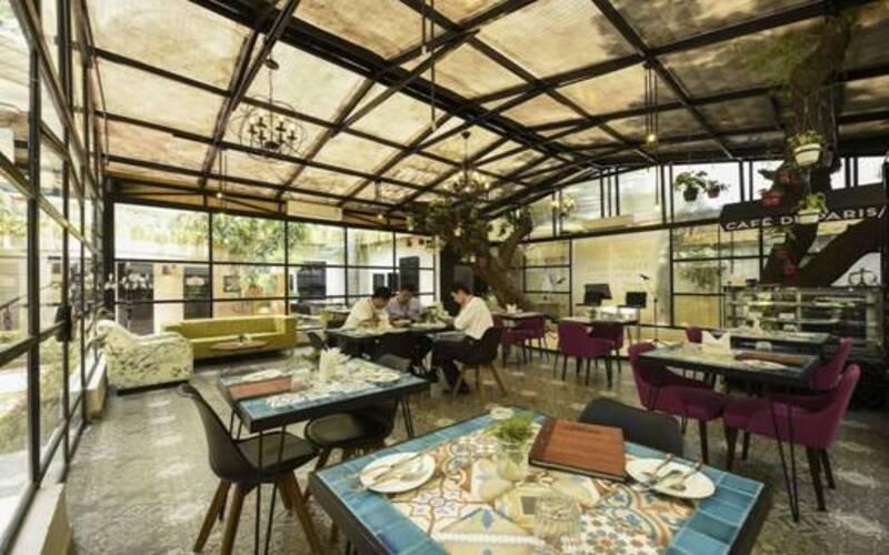 cafe-de-paris