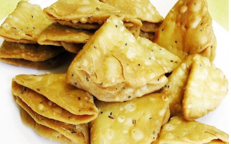 gujarati-nimki-and-snacks