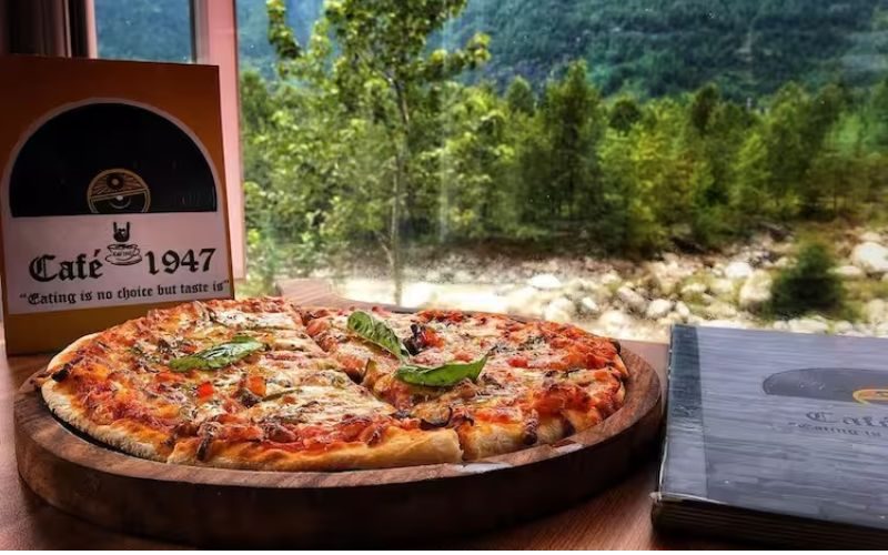 pizzas-at-caf-1947